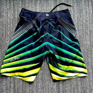 Billabong Men’s Swim Trunks Size Small